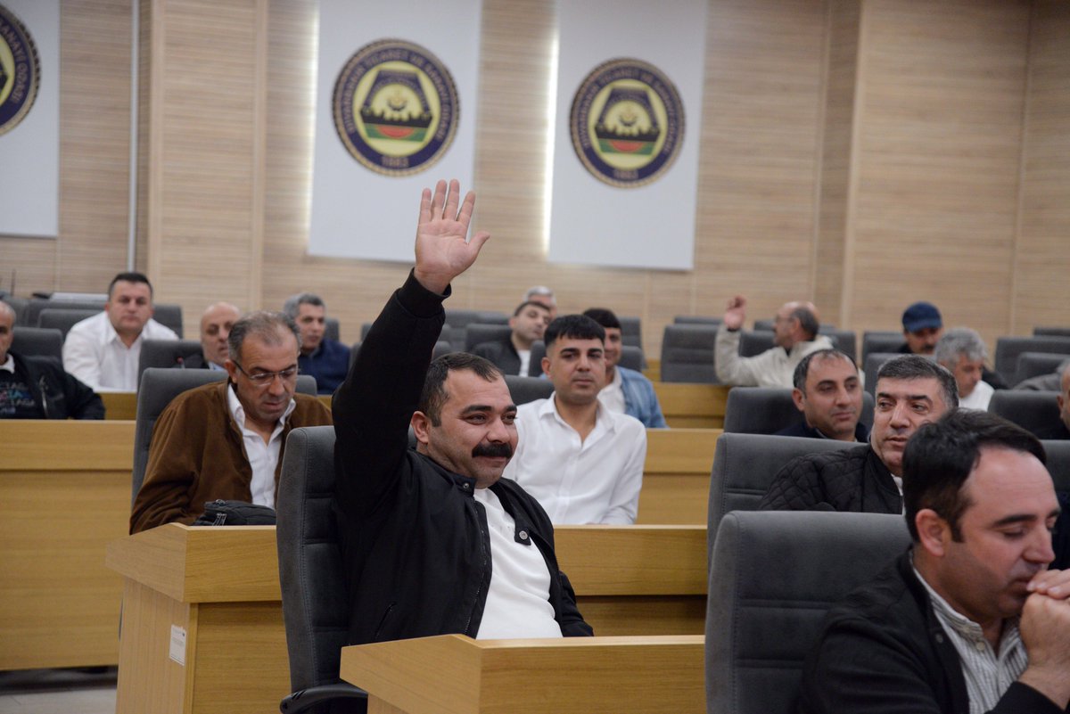 🟣Şoförlere ‘Toplumsal Cinsiyet Eşitliği Farkındalığı’ Eğitimi 🚍

📌 Büyükşehir Belediyemiz, toplumsal cinsiyet eşitliğine yönelik bilincin oluşması amacıyla otobüs şoförlerine yönelik “Toplumsal cinsiyet eşitliği ve dezavantajlı gruplarla iletişim” eğitimi veriyor. Eğitmen