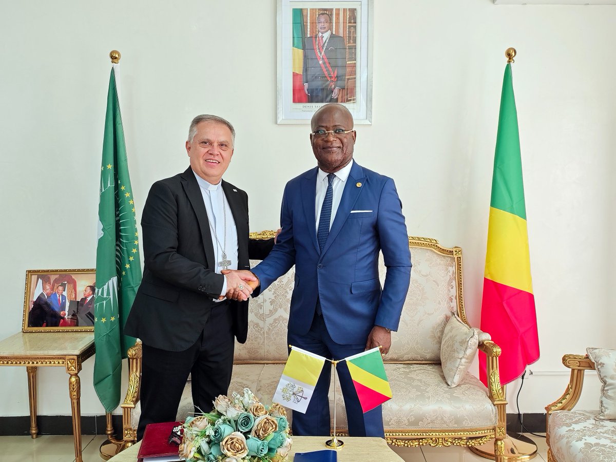 L'Ambassadeur Guy Nestor ITOUA, #Secrétaire #Général du Ministère des Affaires Etrangères, de la Francophonie et des Congolais de l'Etranger, a reçu en #audience ce mercredi 5 novembre 2025, le #Nonce #apostolique auprès de la République du Congo, Monseigneur Javier HERRERA