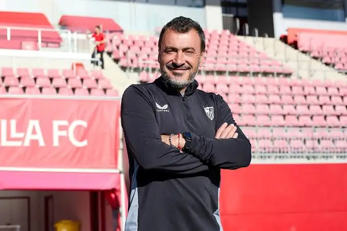 Jesús Galván está muy próximo a abandonar el filial del <a href="/SevillaFC/">Sevilla Fútbol Club</a> para entrenar al <a href="/CDMirandes/">Club Deportivo Mirandés</a>, según informa en primicia <a href="/__AngelGarcia__/">Cazurreando</a> #SegundaDivision
