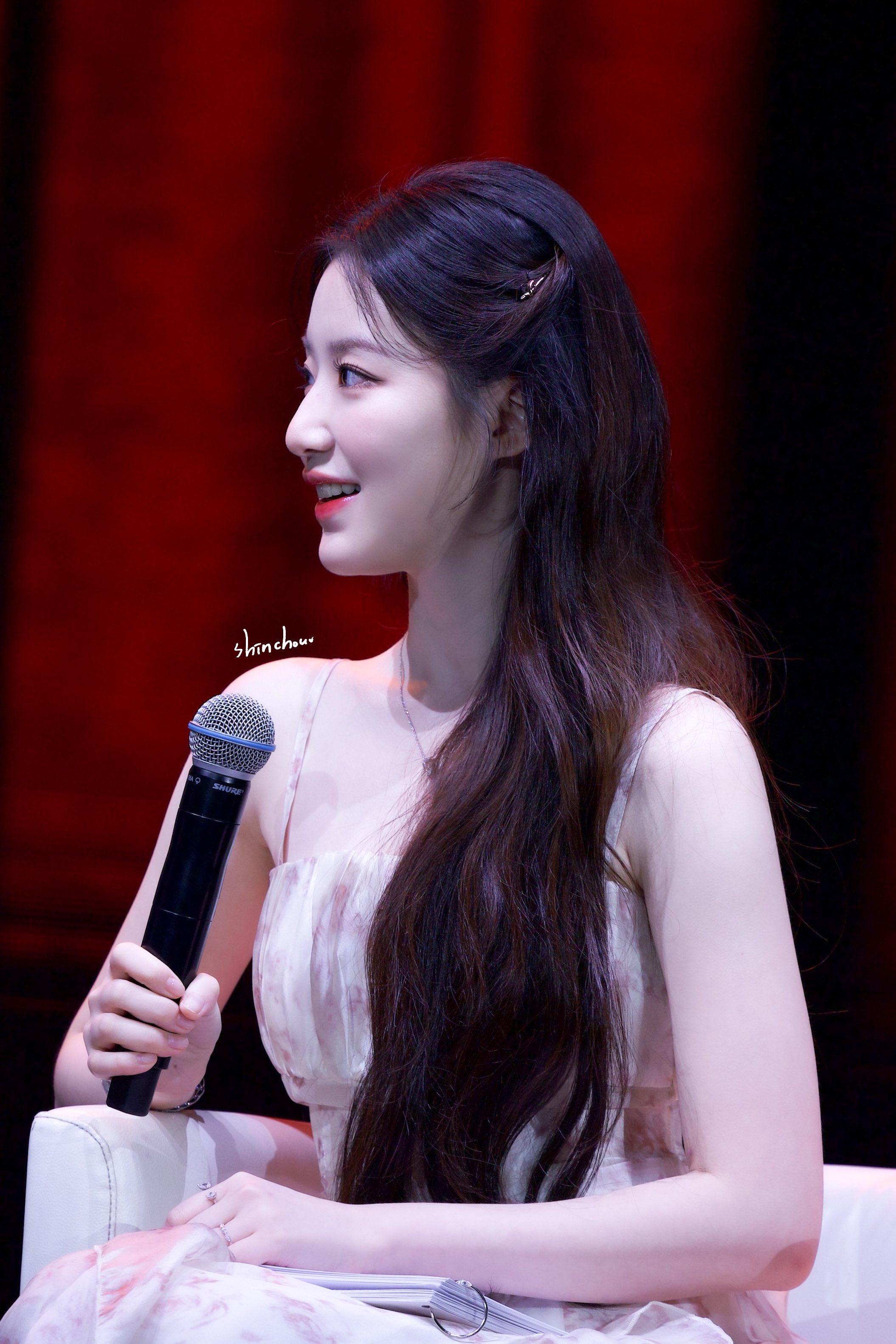 G4_c4YLaQAASLE3?format=jpg&name=4096x4096