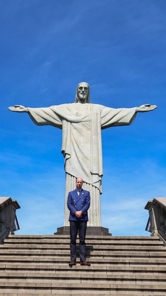 34 years later: William, The Prince of Wales visiting the Cristo Redentor evoking his mother visit, Diana, the then Princess of Wales. A full circle moment 🇧🇷💚💛🤍 #EarthshotPrize #EarthshotRio #PrinceWilliam
