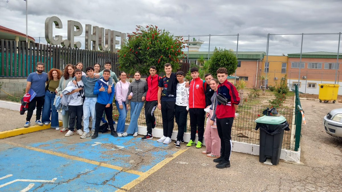 𝗖𝗘𝗡𝗧𝗥𝗢 𝗣𝗘𝗡𝗜𝗧𝗘𝗡𝗖𝗜𝗔𝗥𝗜𝗢 | El  viernes el alumnado de 4º ESO visitó el Centro Penitenciario de Huelva. Una experiencia educativa muy enriquecedora que les permitió reflexionar sobre la importancia de la convivencia, la responsabilidad y las segundas oportunidades.