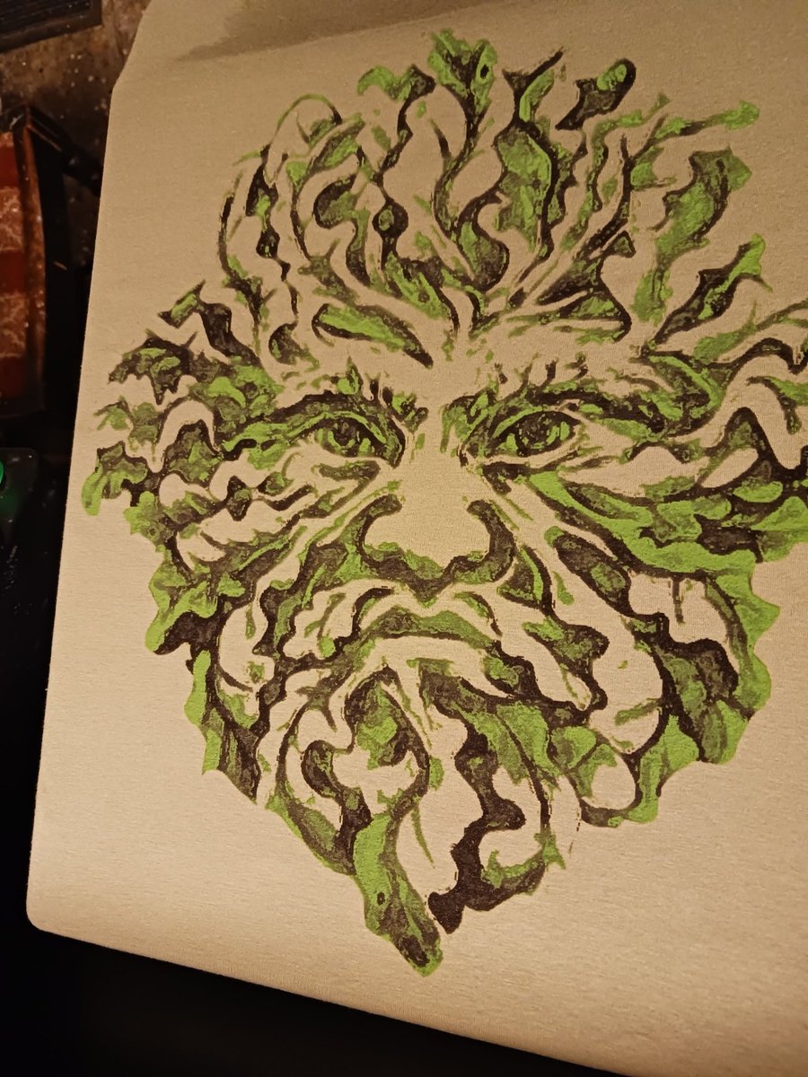 Our Green Man t-shirt is, not surprisingly, only available on green.....Khaki green to be precise

skullprint.co.uk/.../skull-prin…