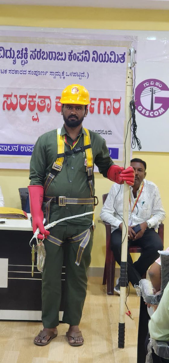gescom_sindhanu's tweet photo. Today 05-11-2025 safety awareness program conducted in Sindhanur subdivision office,All section officers ,powdermen of O&amp;M and C&amp;M attended. https://t.co/U9NFFyCkwd