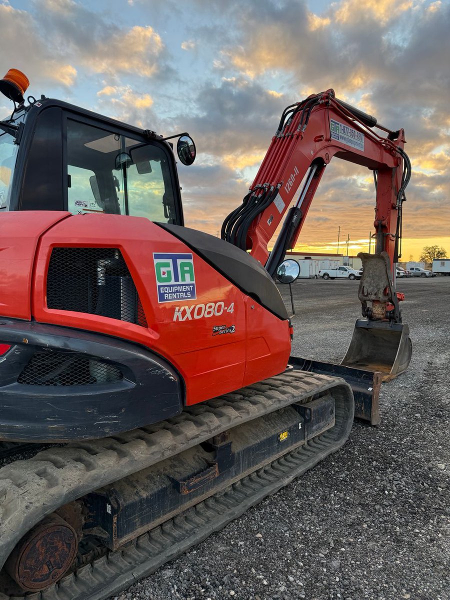 GTAequipment's tweet image. 8 tonnes has arrived! 💪
Our Kubota KX080-4 is ready for another busy day on site — keeping the GTA moving.

⚙️ 8.3 tons | 15’1” dig depth | 66.6 HP turbo diesel
❄️ Deluxe climate control cab

#Kubota #MiniExcavator #EquipmentRental #ConstructionLife #HeavyEquipment