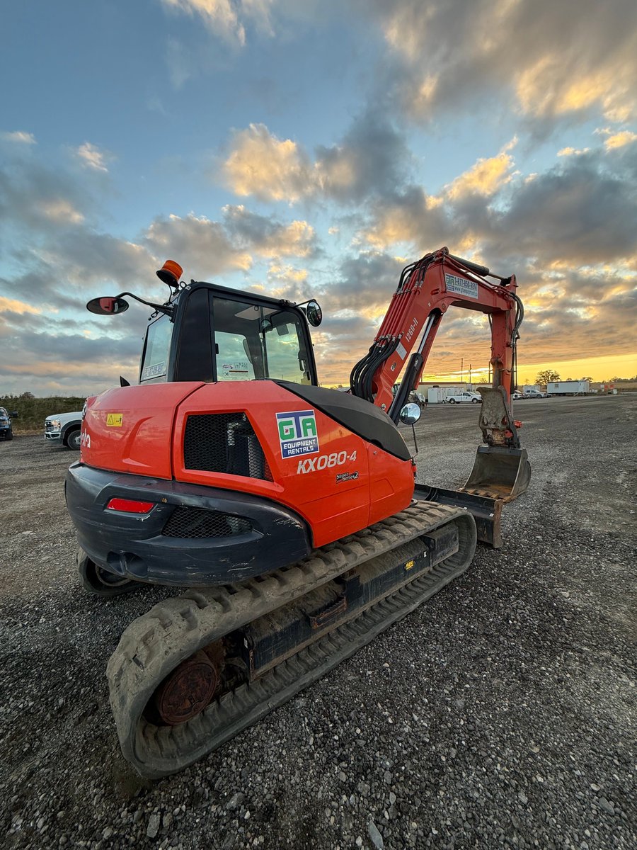 GTAequipment's tweet image. 8 tonnes has arrived! 💪
Our Kubota KX080-4 is ready for another busy day on site — keeping the GTA moving.

⚙️ 8.3 tons | 15’1” dig depth | 66.6 HP turbo diesel
❄️ Deluxe climate control cab

#Kubota #MiniExcavator #EquipmentRental #ConstructionLife #HeavyEquipment