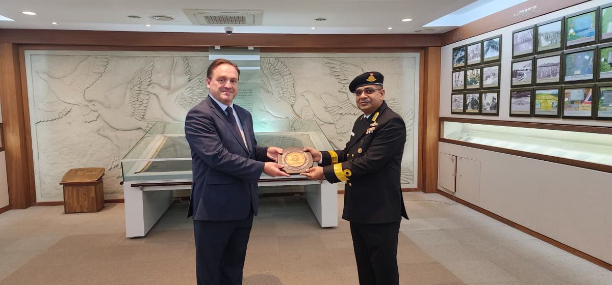 ia_awc's tweet image. Strengthening India–Republic of Korea defence cooperation 🇮🇳🇰🇷  
#AWC Delegation paid homage at the United Nations Memorial Cemetery, honouring the supreme sacrifice of heroes who participated in the Korean War.  
@adgpi @artrac_ia ⁦@SpokespersonMoD⁩