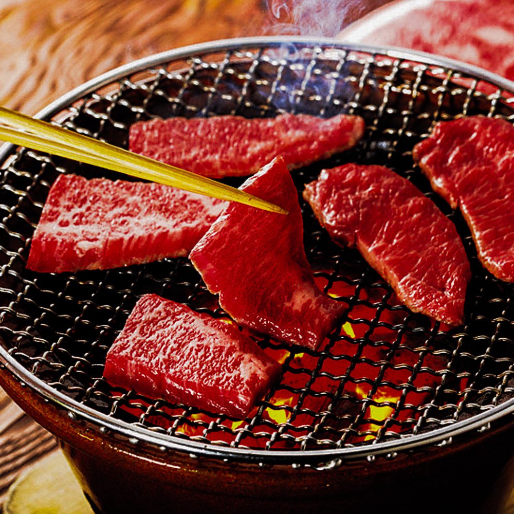 Saorikitten's tweet photo. 宮崎牛非常に美味しい･･･

だいごろう行きつけの焼肉屋･･･
初めて行ったがなかなか美味しくてビールがすすむ･･･
まぁ殆どロベルタが食って、それを肴に私は飲んでる方だけどね･･･ꉂ(*°ฅ°*)ｸｽｸｽ
美味しいそうに食うロベルタは見てるだけで肴になる(´ー｀*)ｳﾝｳﾝ https://t.co/wFVaBGCIeH
