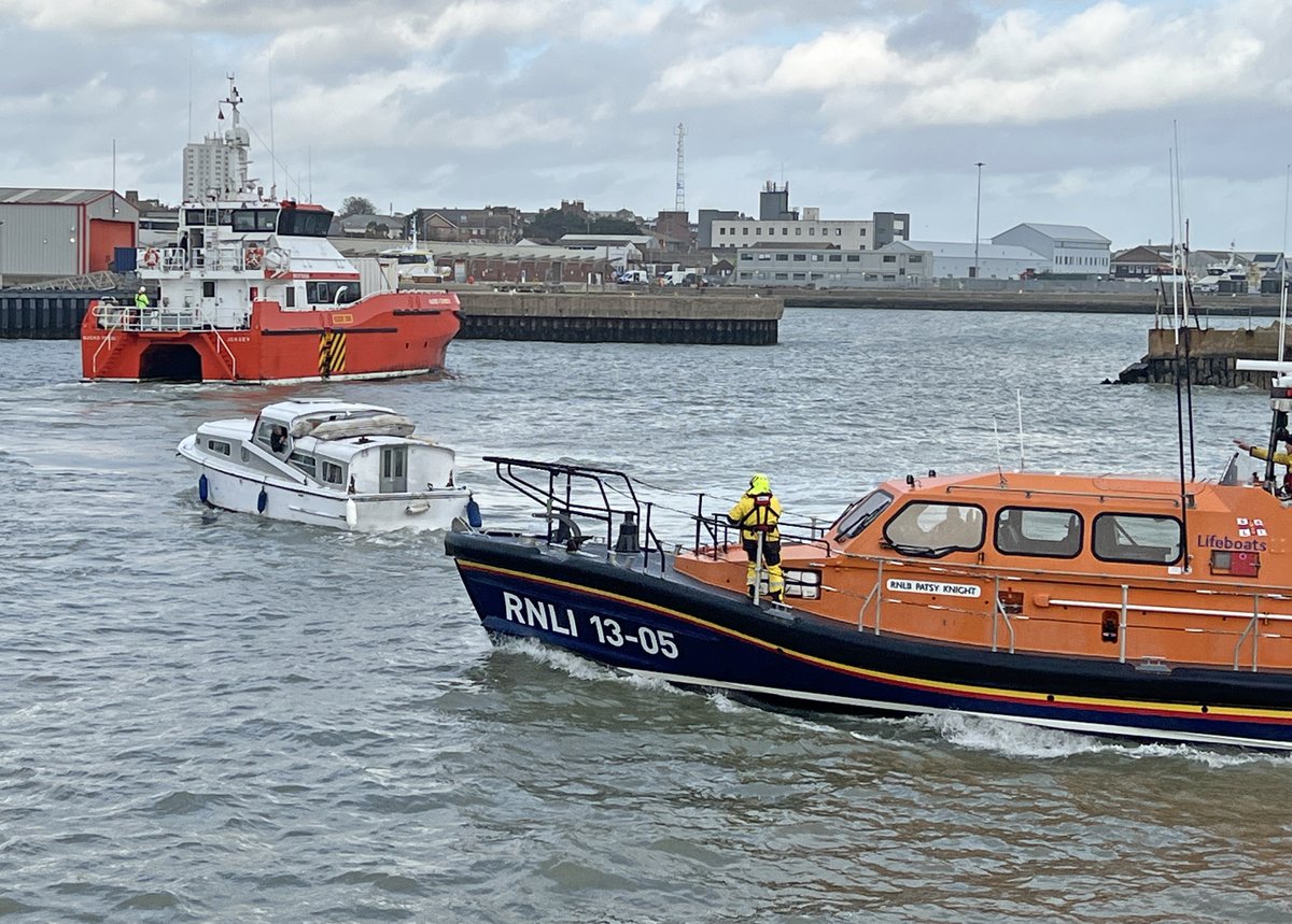 Lowestoft Lifeboat tweet media
