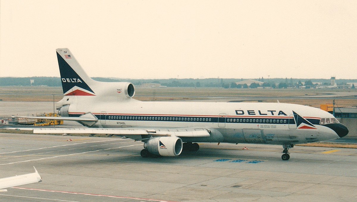 lemwerdersights's tweet photo. Built for Pan Am in 1980 - retired by Delta in 2000

Registration:  N754DL
Aircraft type:  Lockheed L-1011 TriStar 500
MSN/LN:  193Y-1181 / 181
Airline:  Delta Airlines
Date:  July 22, 1995
Location:  Frankfurt (FRA)
📷: @lemwerdersights
#avgeek #L1011 https://t.co/4EA6fY02OG