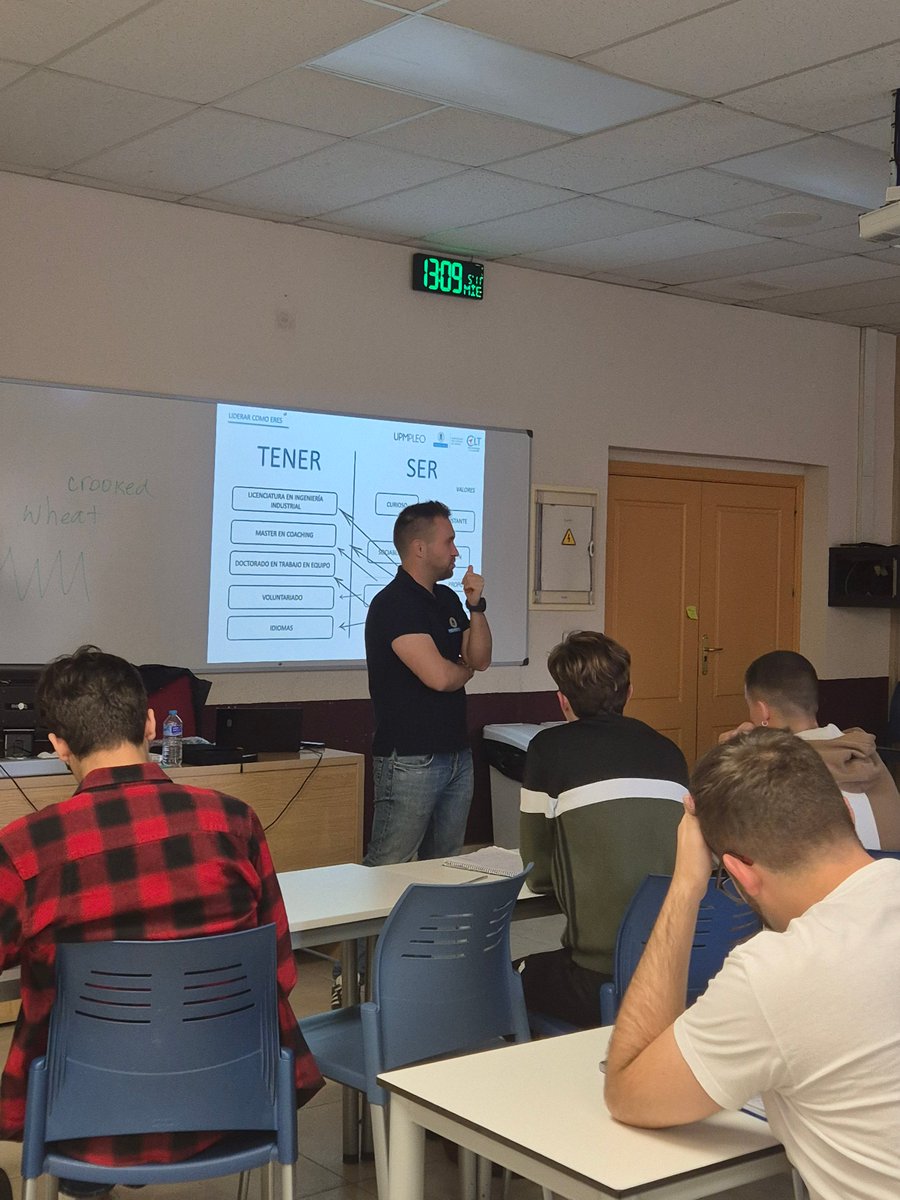 Estamos en ETSIDI, donde Ramiro García Galán, miembro del CLT UPM imparte dentro de Agenda TalentUPM la sesión LIDERA COMO ERES.

 UPMPLEO intenta apoyar a los estudiantes y titulados UPM en su carrera profesional.
#upmpleo
#talentupm
#somosupm
#liderazgoUPM
#etsidi