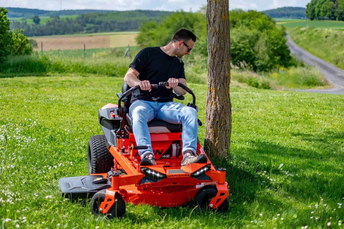 MeldrumsGarden's tweet image. 📣 Meet the @Ariens IKON 42 zero-turn mower

🔶️ Kawasaki FR651 V Twin cylinder engine
🔶️ 107cm/42" cutting width
🔶️ Foot-operated deck lift
🔶️ 13 cutting heights: 3.8-11.4cm

Now £5,999!

🔗 rb.gy/sxs2mj

#zeroturnmower #zeroturnrideon #zeroturnrideonmower