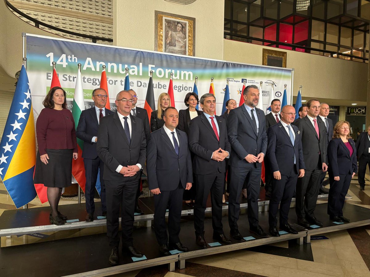 lidijahapa's tweet photo. Proud to be at the opening of the 14th Annual Forum of the EU Strategy for the Danube Region in Sarajevo with the minister of Foreign and European Affairs Gordan Grlić Radman and the Croatian delegation boosting macroreginal cooperation #EUSDR #EUSAIR #MFA #enlargement #youth https://t.co/wkga5WiUGm