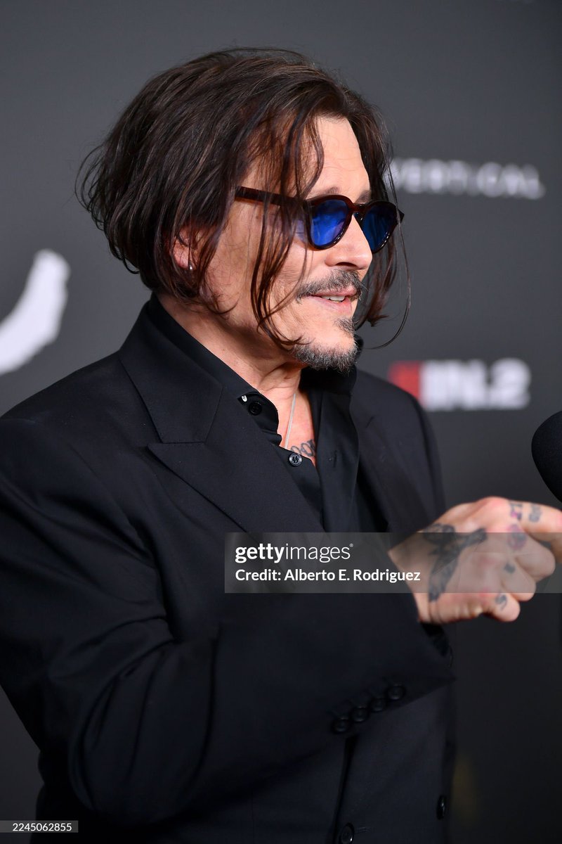 Central Johnny Depp tweet media