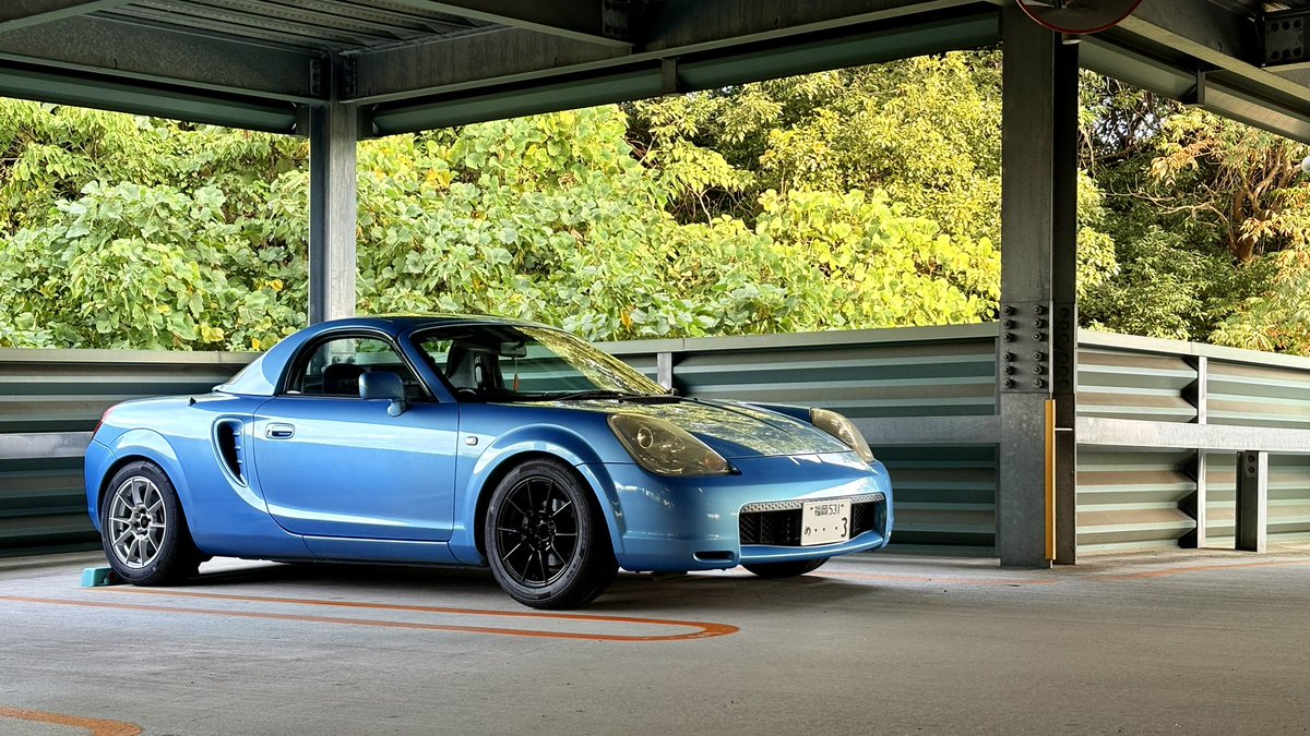 Youtubeで見つけたDannyDC2のMR2、かっこいいなって思うと、車高が違う感じはする。やっぱりあと1cmは落とすと同じ雰囲気でそう