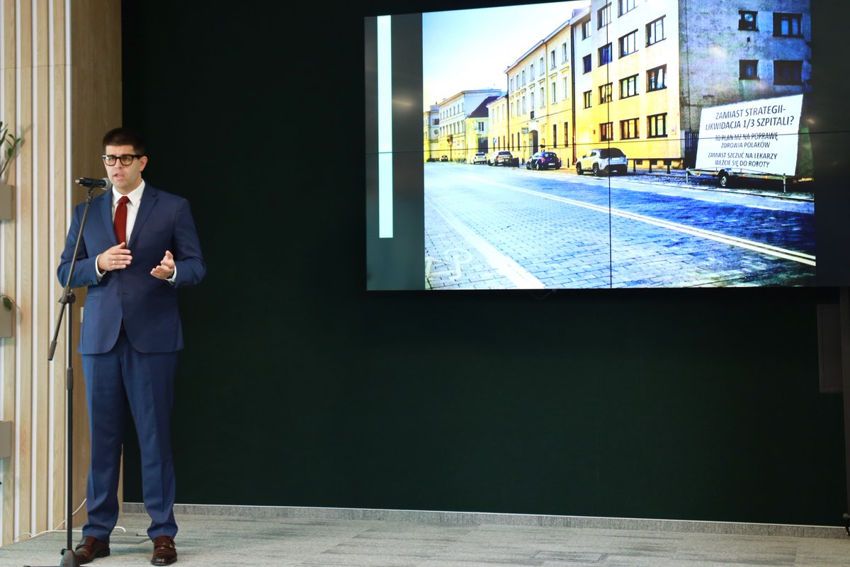 „Zamiast szczuć na lekarzy, weźcie się do roboty”. Mocne słowa prezesa NRL podczas briefingu w <a href="/NaczelnaL/">Naczelna Izba Lekarska</a>.

💬 Spotykamy się dzisiaj w siedzibie Naczelnej Izby Lekarskiej, żeby powiedzieć, że sytuacja w ochronie zdrowia jest bardzo trudna, a #kryzys, z którym mamy do czynienia,