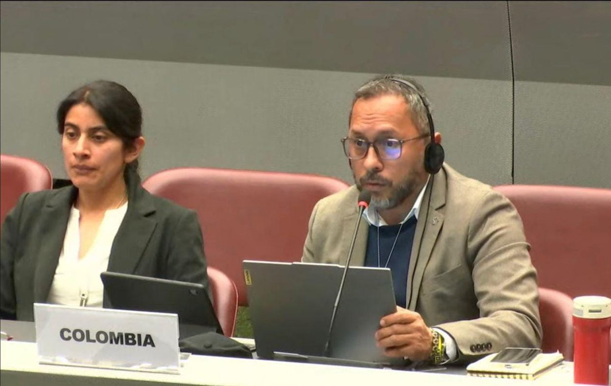 MinInterior's tweet photo. “El uso indiscriminado de mercurio en la minería ilegal de oro está contaminando ríos y envenenando cuerpos. En comunidades indígenas del Parque Natural Nacional Yaigojé Apaporis, se registran los niveles más altos de contaminación por mercurio en América Latina”, advirtió @GabrielRondonO. 

El viceministro alertó sobre los efectos neurológicos y el riesgo para la supervivencia cultural de pueblos enteros, una crisis humanitaria y ambiental que golpea el corazón de la #Amazonía.