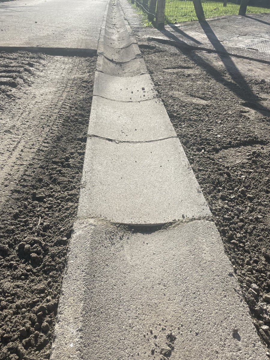 Pronađi razliku. 
Ključna riječ zakrivljenost 😉