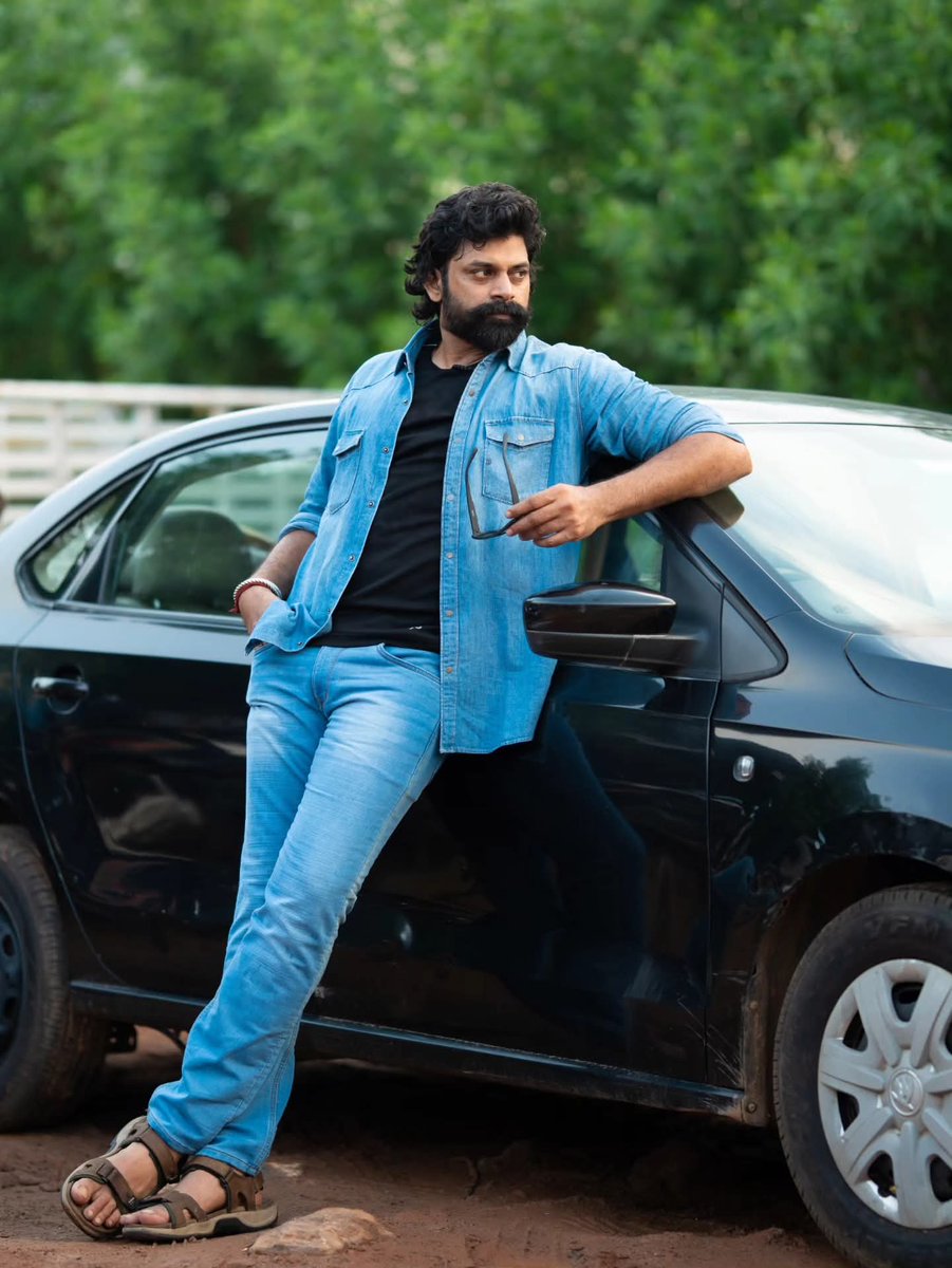 actorshritej's tweet photo. Men In Blue #Denim
Phoot Shoot By : Katakam Swaroop
Location : Car Craft Mana Vijayawada
Styling By : Hastha
Thanks to All
#Blue #Men #Night #Bike #Denim #ShriTej https://t.co/EXWtkAhdoU