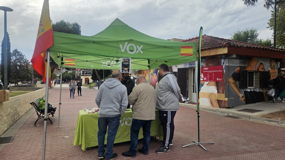 Hoy hemos estado en nuestra Mesa Informativa del Mercadillo, y la preocupación principal de los vecinos es clara: ¡un rotundo NO AL REPARTO DE ILEGALES en nuestros municipios! Coincidimos en que esta práctica pone en grave peligro nuestra seguridad, economía y servicios sociales.