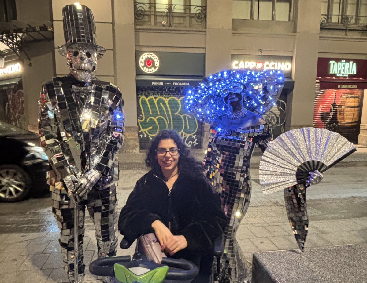 Avui fa un mes vaig aterrar a Barcelona per començar una nova etapa i SOC MOLT FELIÇ✨Mentre feia la carrera, els 4anys sempre vaig dir que quan l’acabés volia anar a viure a Barna malgrat que no pretenia fer cap màster i FER LES DUES COSES, ÉS EL MILLOR QUE HE FET AQUEST ANY🙌🏼