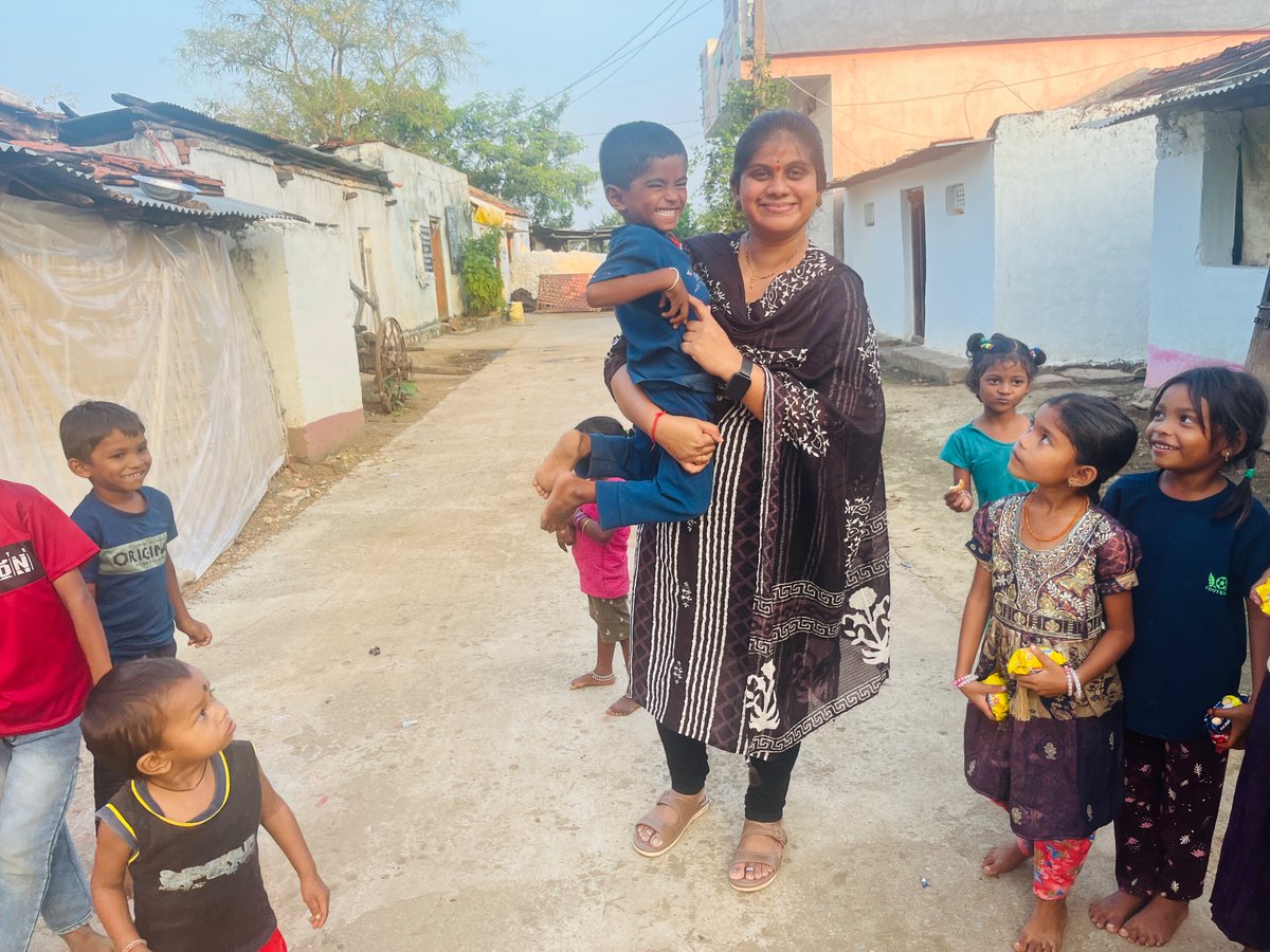 పసిపిల్లల ప్రపంచం బోసి నవ్వుల్లో పదిలం♥️

ఇవాళ గిరిజన గూడెంలో మా "నిర్ణయ్" తదుపరి ప్రాజెక్ట్ యొక్క గ్రౌండ్ వర్క్ లో భాగంగా❣️

#Adilabad #Nirrnay #Tribal #Children #malnutrition #WomenEmpowerment