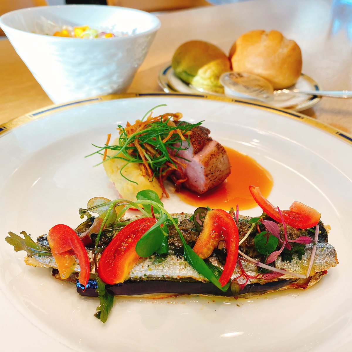 TOYOTA_AM's tweet photo. 【#シェフのこだわり旬ランチ】
レストラン #AVIEW です🧑🍳
お肉とお魚の両方を一皿で!お得な11月の限定ランチをご紹介。
・鴨のロースト ブラッドオレンジソース 栗とさつまいものペースト添え
・秋刀魚と秋茄子のミルフィーユオーブン焼き タップナードソース
詳細👉https://t.co/yWGwWcWcXq https://t.co/Qkr8nAP8Rd