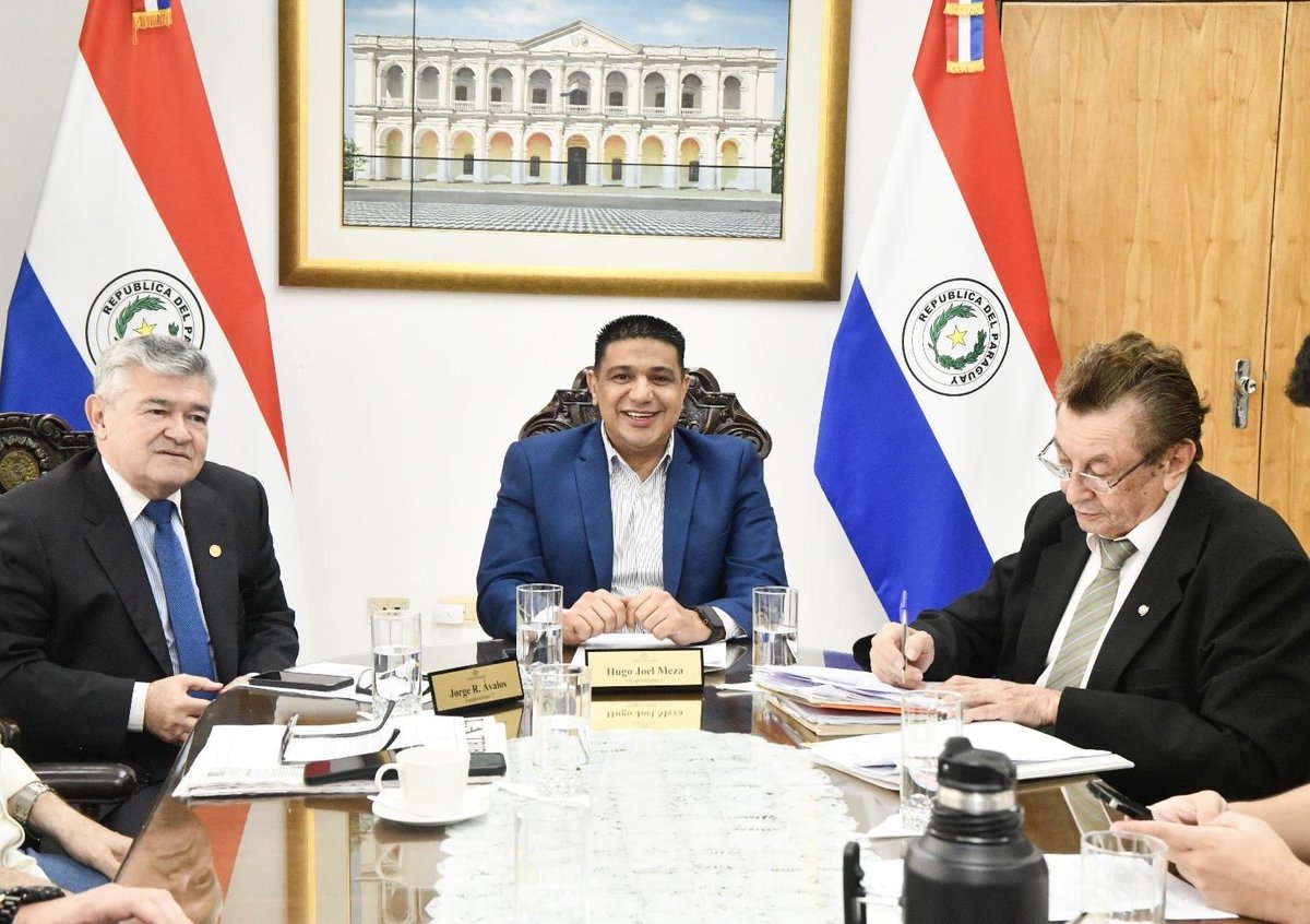 Reunión de la Mesa Directiva de la Cámara de Diputados encabezada por el Vicepresidente 1ro. Hugo Meza (ANR-Cordillera), para tratar temas de interés legislativo y conformar el orden del día para la próxima sesión ordinaria.