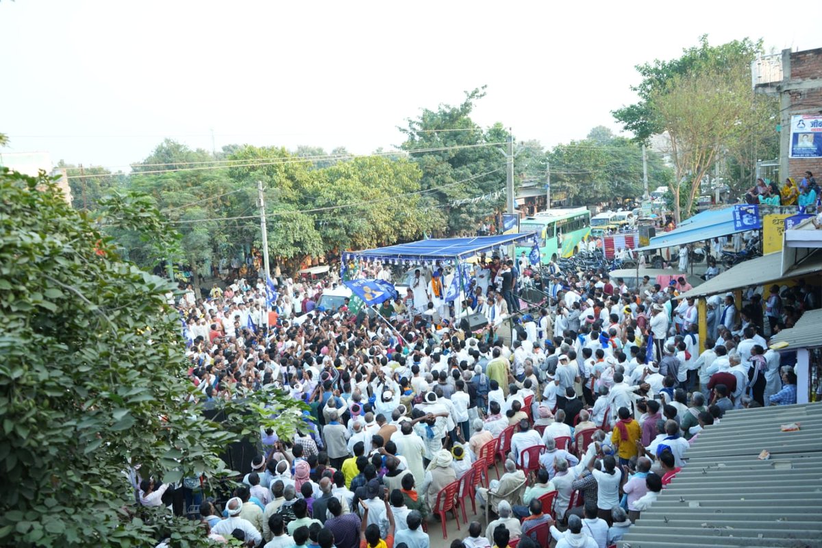 आज रामगढ़ विधानसभा के नुआव में नुक्कड़ सभा में. Bsp मात्र पार्टी नहीं संतो गुरुओ का आन्दोलन हैं और यह आन्दोलन एक क्रान्ति बिहार में बन चुकी है.जय भीम जय भारत जय संविधान 
बिहार में bsp की बयार चली