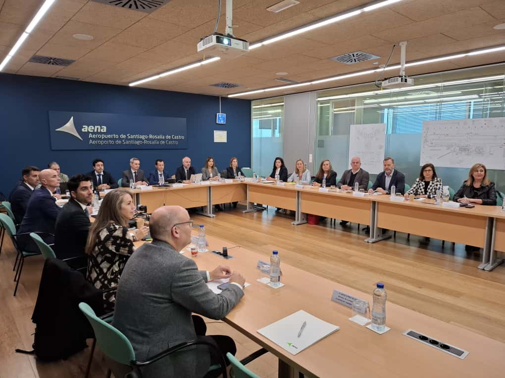 🤝 Aena conforma el Grupo de Trabajo de Conectividad Aérea de #Galicia con el objetivo de dibujar un plan de acción conjunto para atraer nuevas rutas a la región ✈️.

➡️ A la reunión han asistido representantes de la Delegación de Gobierno, de la Dirección General de Aviación