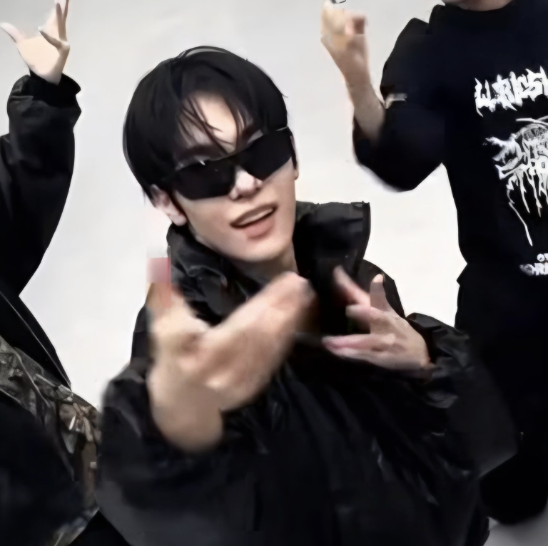 kkirbygyu's tweet photo. this cool mf https://t.co/WaG2qP9h9S