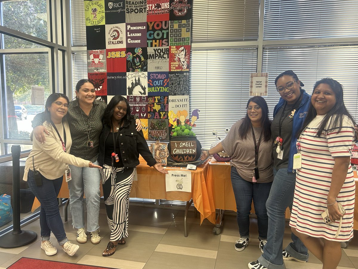 Jones46Sheri's tweet image. And the winners of our campus-wide Disney themed pumpkin contest goes to…our creative 1st grade team! Congrats ladies! ❤️🖤StallionProud @JSES_Stallions @JSES_1stgrade @LopezprinciPAL