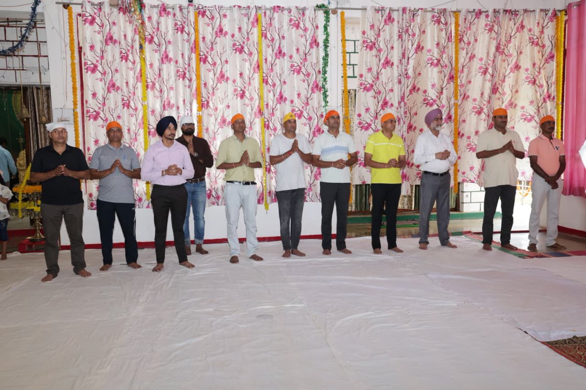 stcbsfbangalore's tweet image. The Birthday Celebration of Shri Guru Nanak Dev Ji Maharaj was observed with great devotion at STC BSF Bangalore. Shri Dinesh Kumar Yadav, IPS, IG STC Bangalore, BSF personnel and their families participated with great enthusiasm.
@BSF_India 
@BSF_ANO_Command
