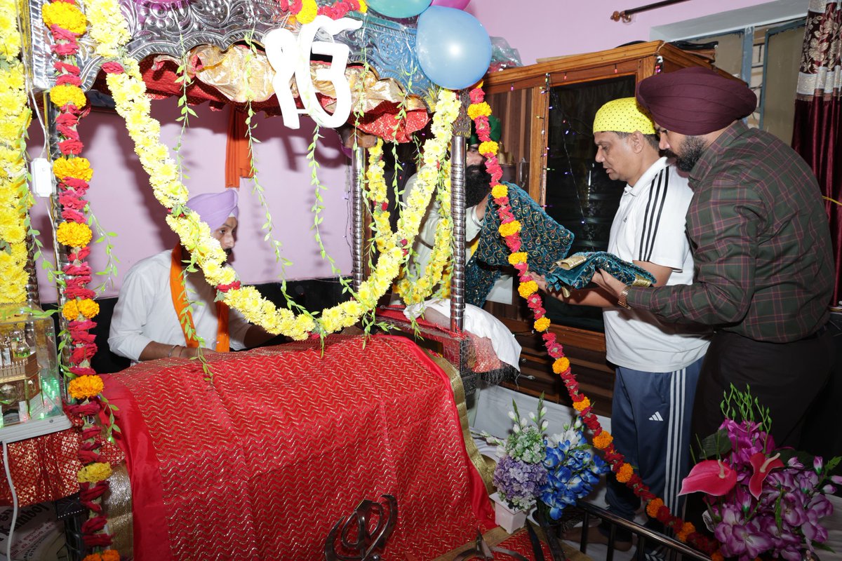 stcbsfbangalore's tweet image. The Birthday Celebration of Shri Guru Nanak Dev Ji Maharaj was observed with great devotion at STC BSF Bangalore. Shri Dinesh Kumar Yadav, IPS, IG STC Bangalore, BSF personnel and their families participated with great enthusiasm.
@BSF_India 
@BSF_ANO_Command