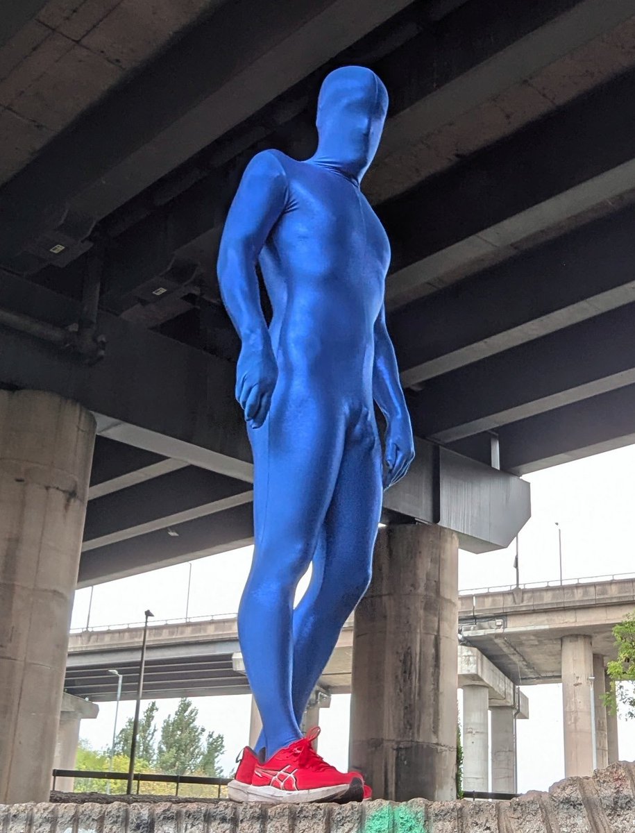 Thanks for the kind words on my "22 years ago and now" post. Here's one more recent pic from that visit. Anyone want to see the Amoresy pics I took that day too?