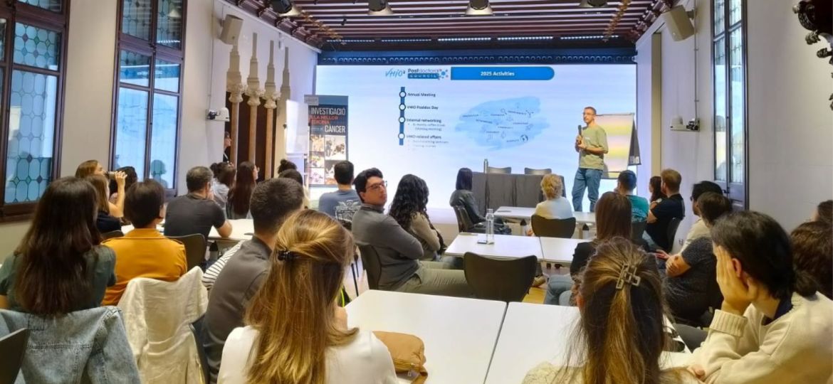 VHIO's tweet image. 🚀 La 2ª edición del #VHIOPostdocDay, organizada por Postdoc Council y #VHIOacademy, reunió a nuestra comunidad postdoctoral para reflexionar sobre el liderazgo e impacto global de la investigación — una oportunidad única para aprender, conectar y crecer.

➡️