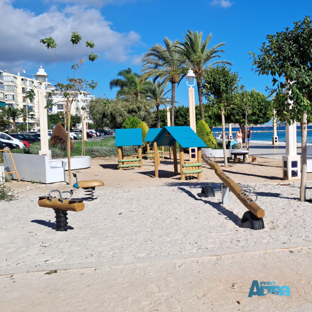 (VAL)  Descobreix el Parc Sant Pere, el cor verd del nostre turisme familiar. L'escenari ideal per a crear records.  

(CAS) Descubre el Parque Sant Pere, el corazón verde de nuestro turismo familiar. 
El escenario ideal para que los más pequeños creen recuerdos inolvidables.