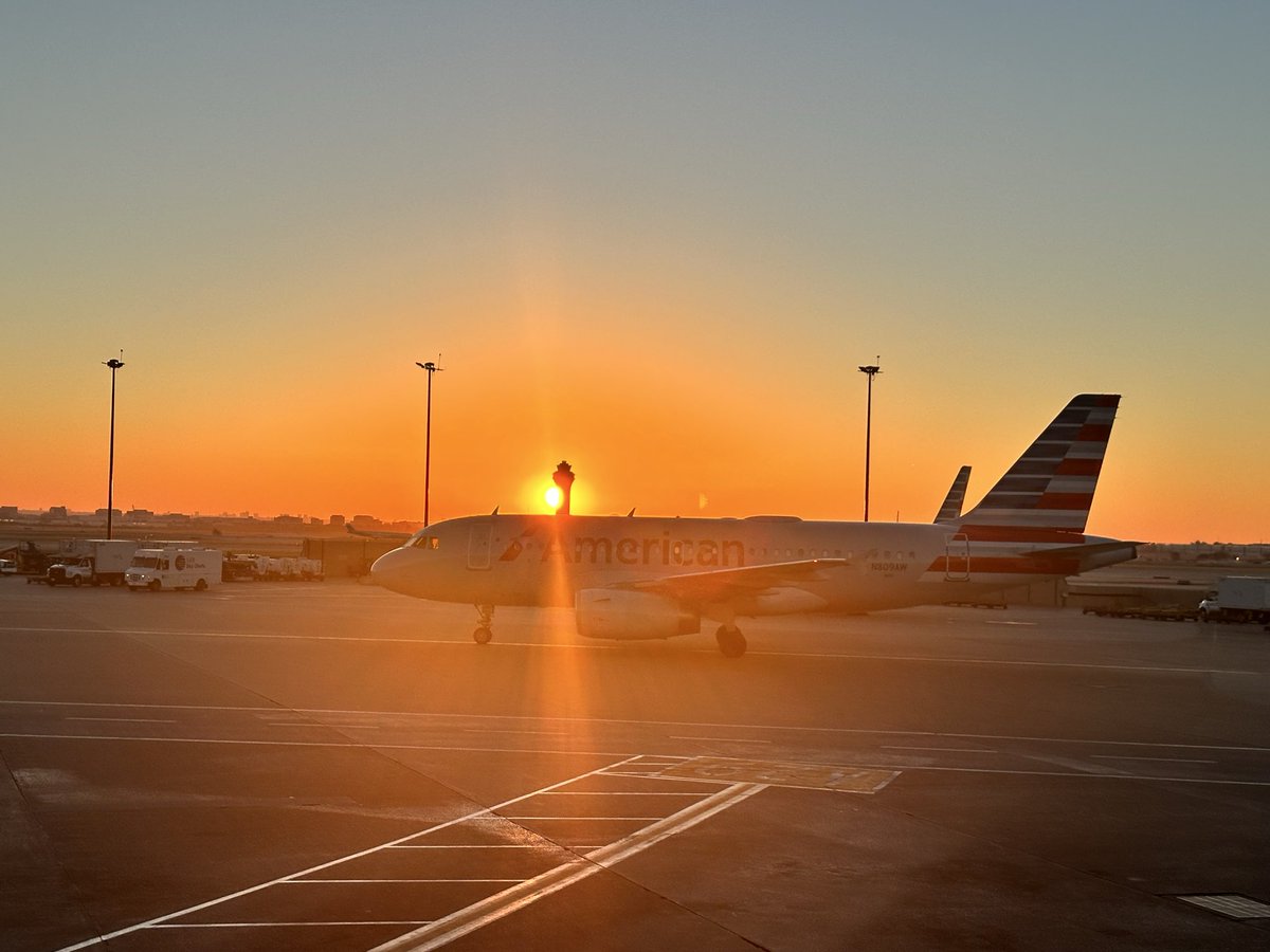 Helgatina's tweet photo. Good morning @DFWAirport . Hoping for a nice day.☀️✈️ https://t.co/aotu3gidit
