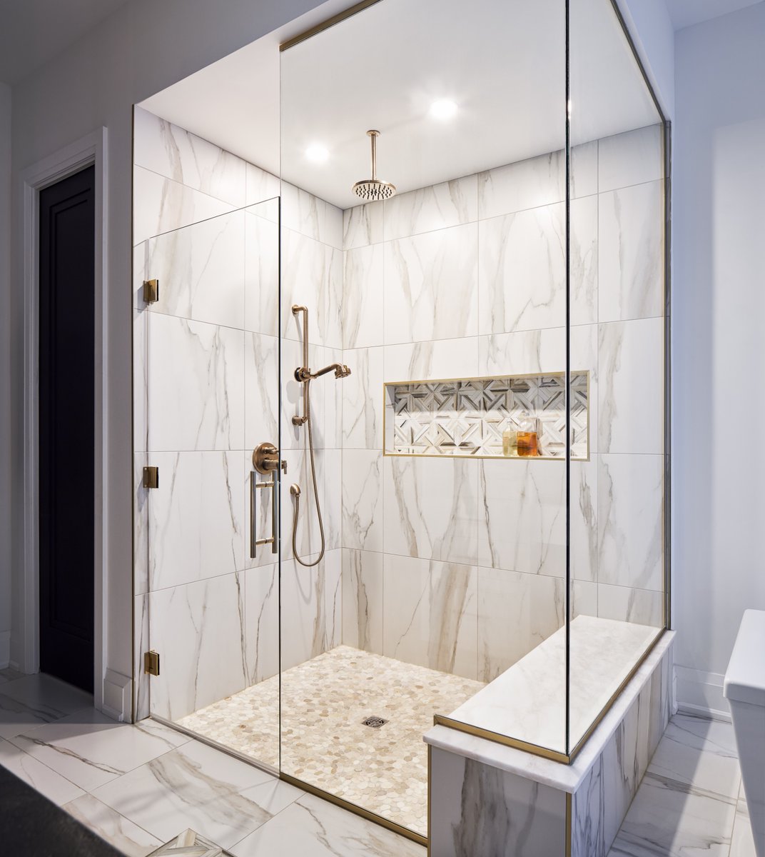 AstroDesign_Inc's tweet image. Defined by geometry, softened by light — a space that turns everyday rituals into quiet indulgence.
✨ Explore our projects and start yours →  astrodesigninc.com/gallery.html

#AstroDesignInc #DesignBeyondTime #EditorialInspiration #EnsuiteGoals #RefinedLiving #DesignThatFeels