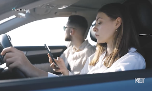 PubAffairsKET's tweet photo. Last year in Kentucky, 26 people died in vehicle crashes that involved a distracted driver. To address the problem, state @SenatorJimmy Higdon wants to make it illegal to hold a cellphone while behind the wheel. https://t.co/5j1L4IQTe3 https://t.co/HrUbLtqucr