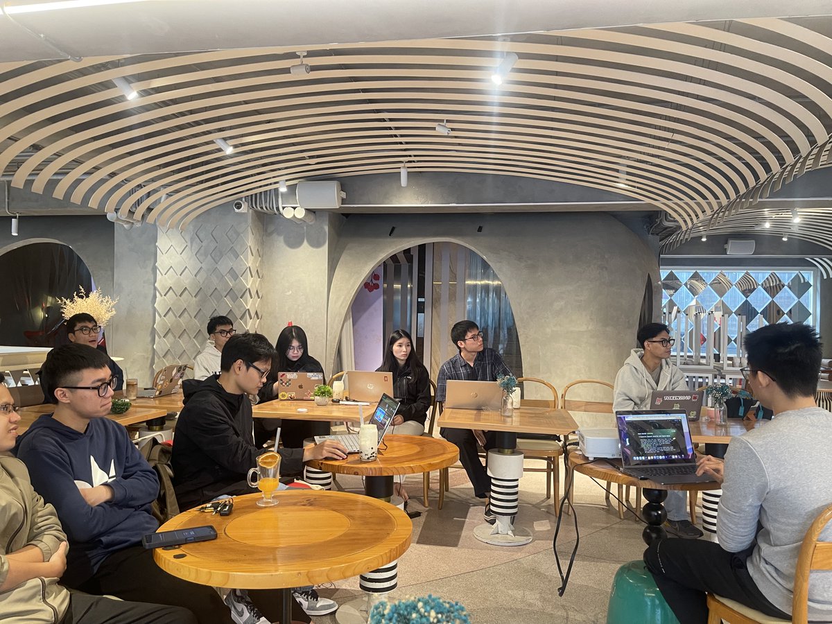 MovementHubHN's tweet image. Mặc dù trời mưa gió nhưng các Movers vẫn tới tham gia sự kiện Defi Chủ Nhật vừa rồi tại Hà Nội của Movement Hub!

Cảm ơn ser Jones từ @nerdlabsHQ đã lead một buổi demo rất thực tế và hữu ích

Hẹn mọi người những lần event tới🧘