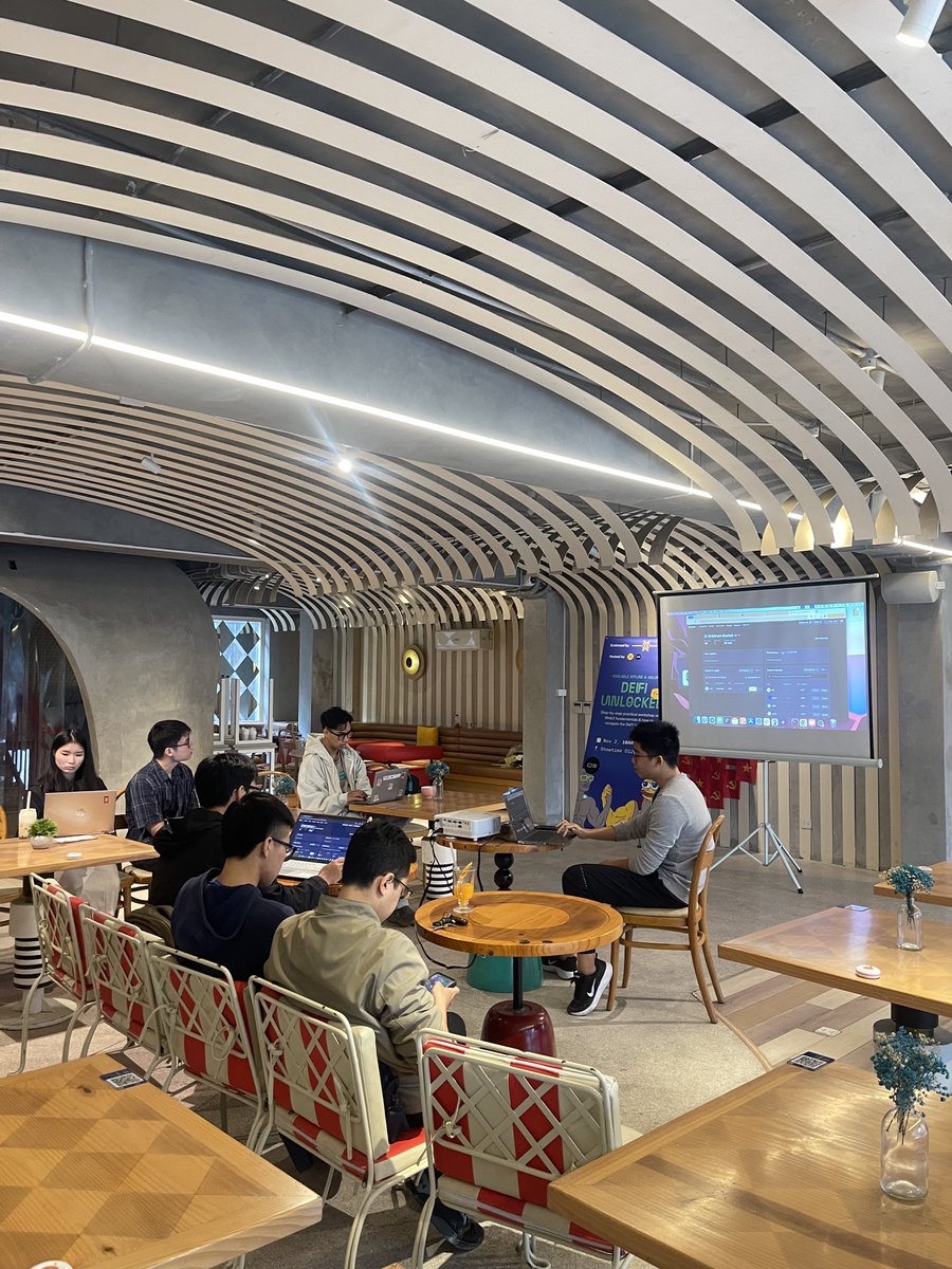 MovementHubHN's tweet image. Mặc dù trời mưa gió nhưng các Movers vẫn tới tham gia sự kiện Defi Chủ Nhật vừa rồi tại Hà Nội của Movement Hub!

Cảm ơn ser Jones từ @nerdlabsHQ đã lead một buổi demo rất thực tế và hữu ích

Hẹn mọi người những lần event tới🧘