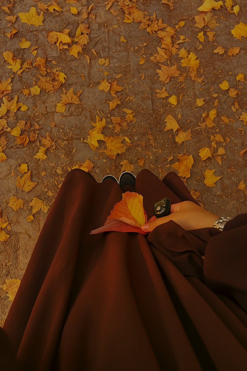 açıldı ruhumun Hicran yarası 
Kurudu güllerim mevsim hazandır 
Gözlerim ufukta, kalbim harap, 
Sanki düştüğüm kuyu siyah bir girdaptır. 
Gece suladığım gülüm şimdi ziyandır. ...