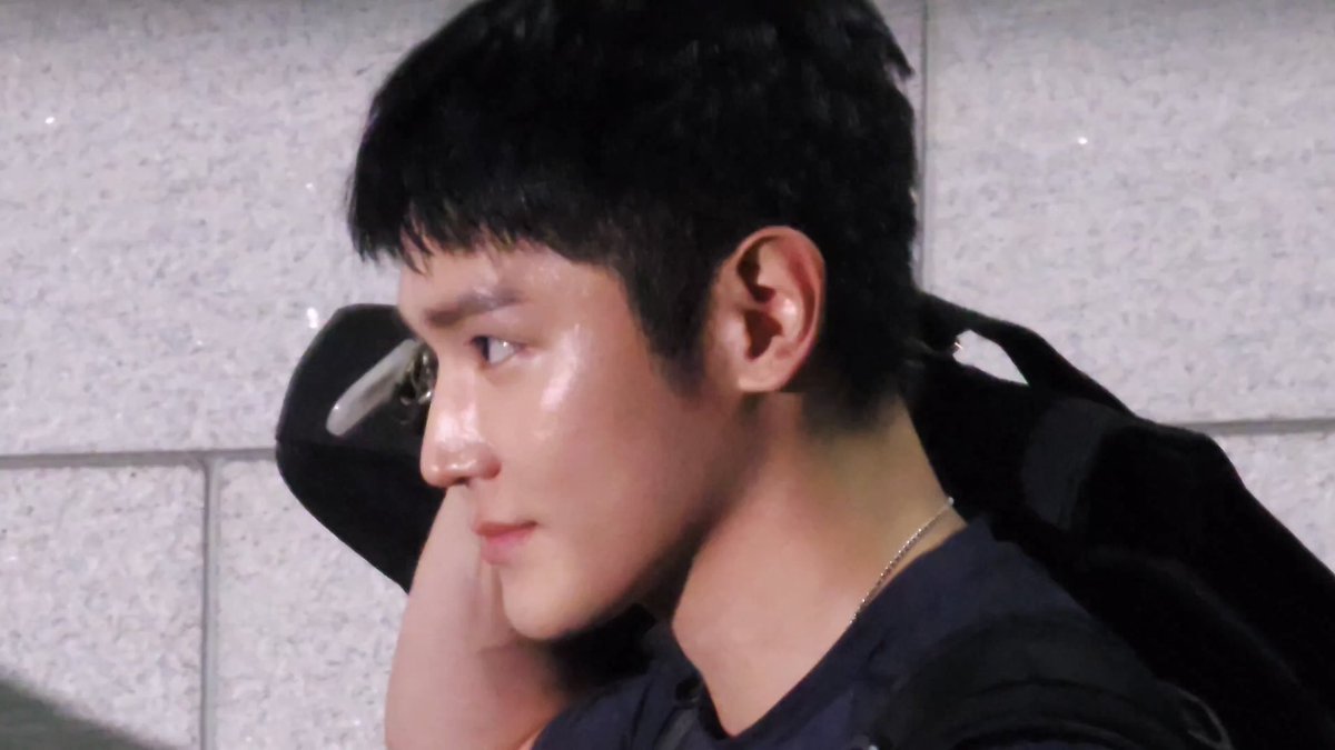 tHE craziest kpop side profile