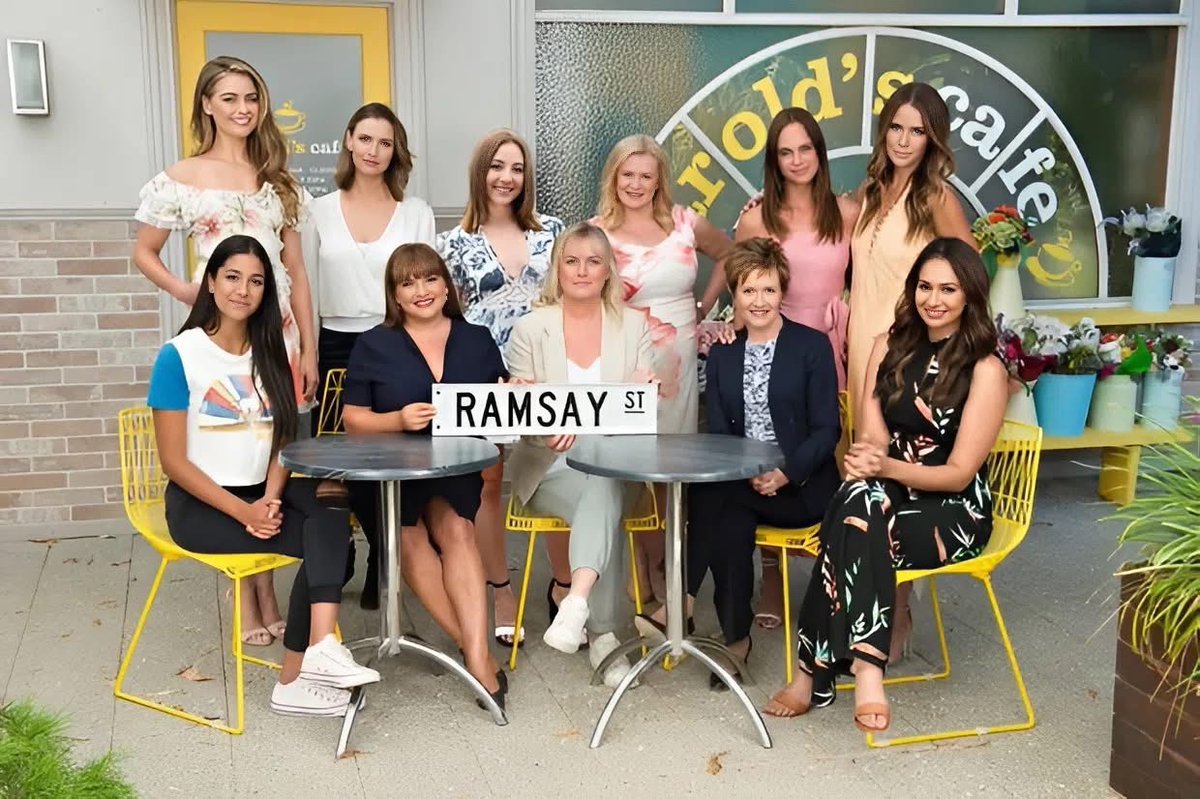 Still waiting for the day someone says: “#Neighbours is coming back.”
Until then, we tweet. 📱
#SaveNeighbours