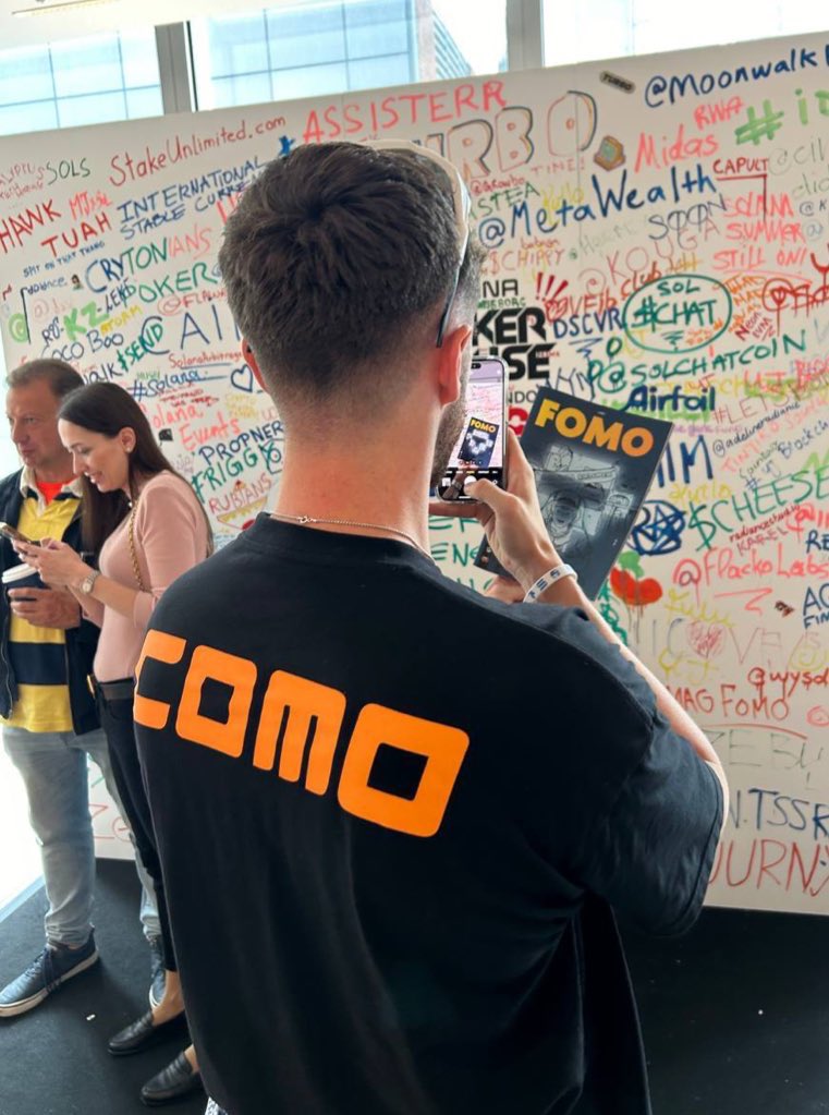 FOMO Magazine tweet media