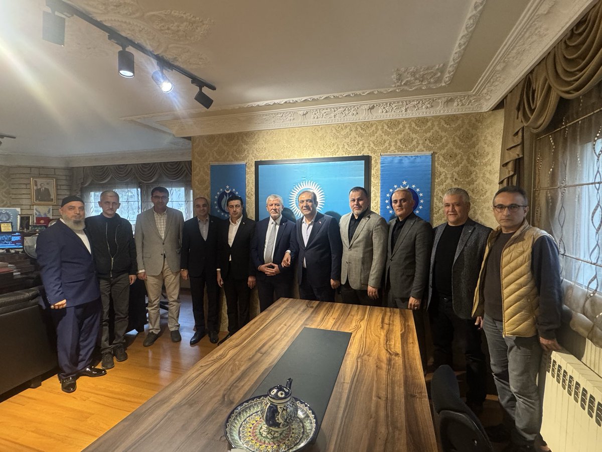 Türk Dünyası Dayanışma ve Yardımlaşma Derneğini ziyaret ettik. Başkanımız #HalitKanak ve yönetimiyle Türk Dünyası üzerine verimli bir görüşme gerçekleştirdik.
DİLDE FİKİRDE İŞTE BİRLİK
<a href="/abdullahozdemir/">Abdullah Özdemir</a>