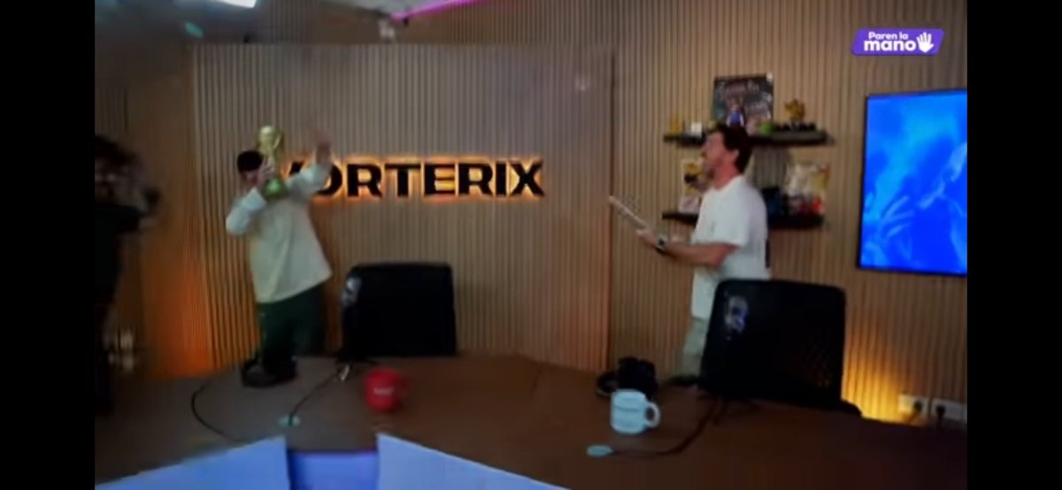 FranBnedetti's tweet image. De verdad te pone contento que un tipo de 42 años y con una hija salga campeón de un mundial ficticio de futbol 5? Porque a mi si, aguante @gbeder