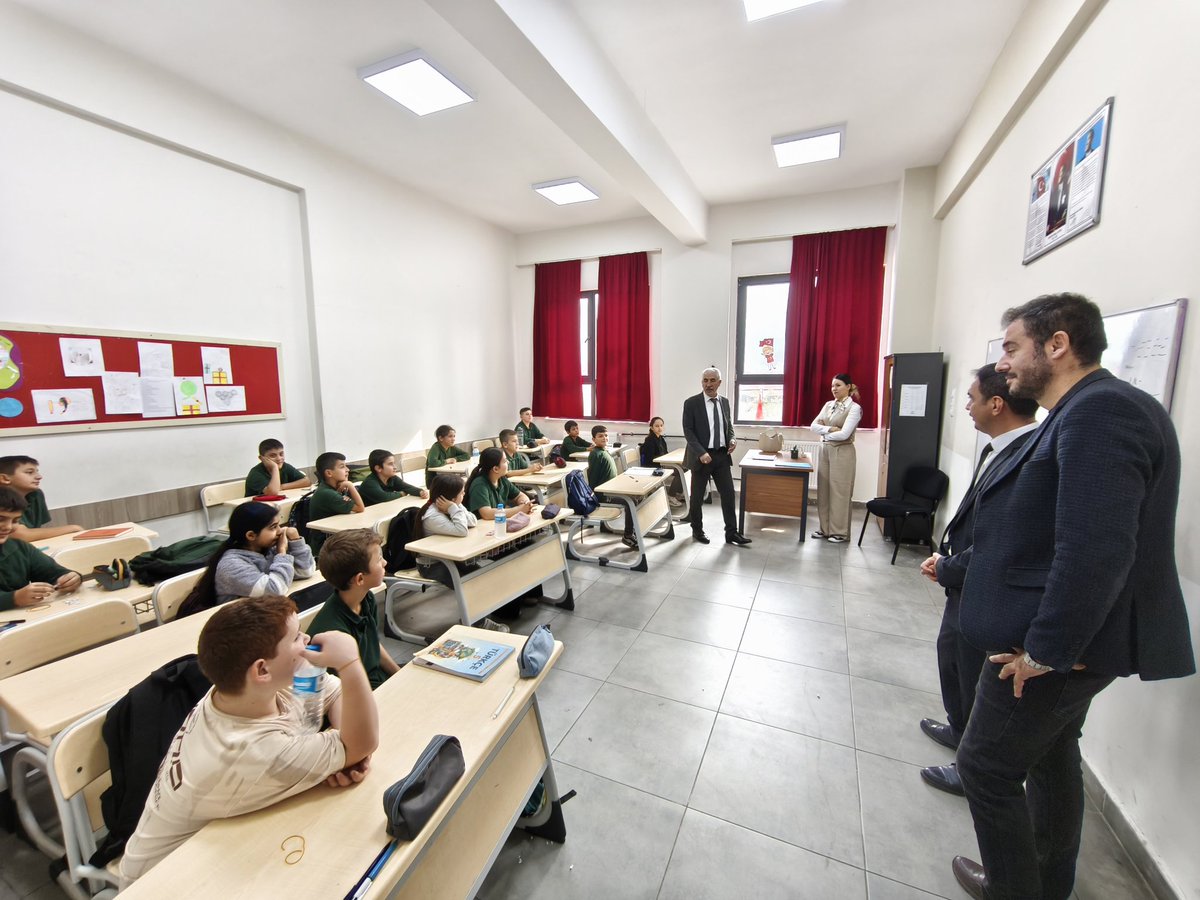 akyazimem's tweet image. İlçe Millî Eğitim Müdürümüz Hasan CAN, Türkiye Yüzyılı Maarif Modeli kapsamında yürütülen izleme ve değerlendirme çalışmaları doğrultusunda Alaağaç İlk/Ortaokulunu ziyaret etti.

Ziyarette öğrencilerin ders içi etkinlikleri gözlemlenerek, yeni öğretim programına uyum süreçleri,…