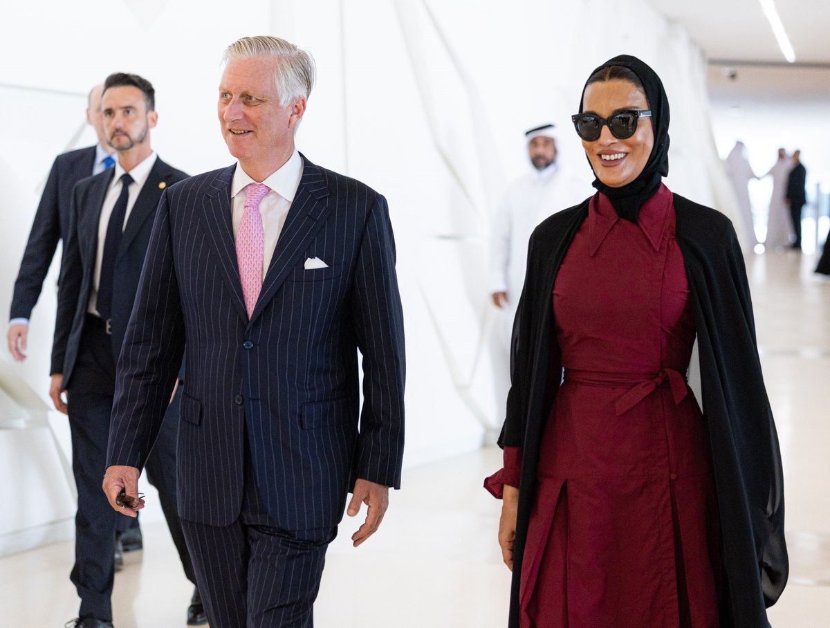 💡 During his stay in Doha, the King met with two prominent members of the Qatari Royal Family: